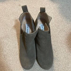 Steve Madden taupe suede booties
